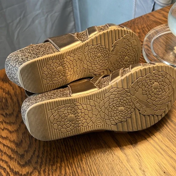 Dansko Rose Gold Sandals, Size 37 - Picture 5 of 8